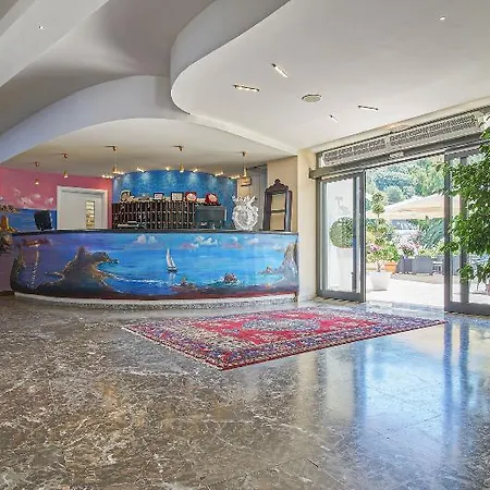 Hotel Caposkino 3*