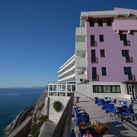 Caposkino Hotel Gioiosa Marea